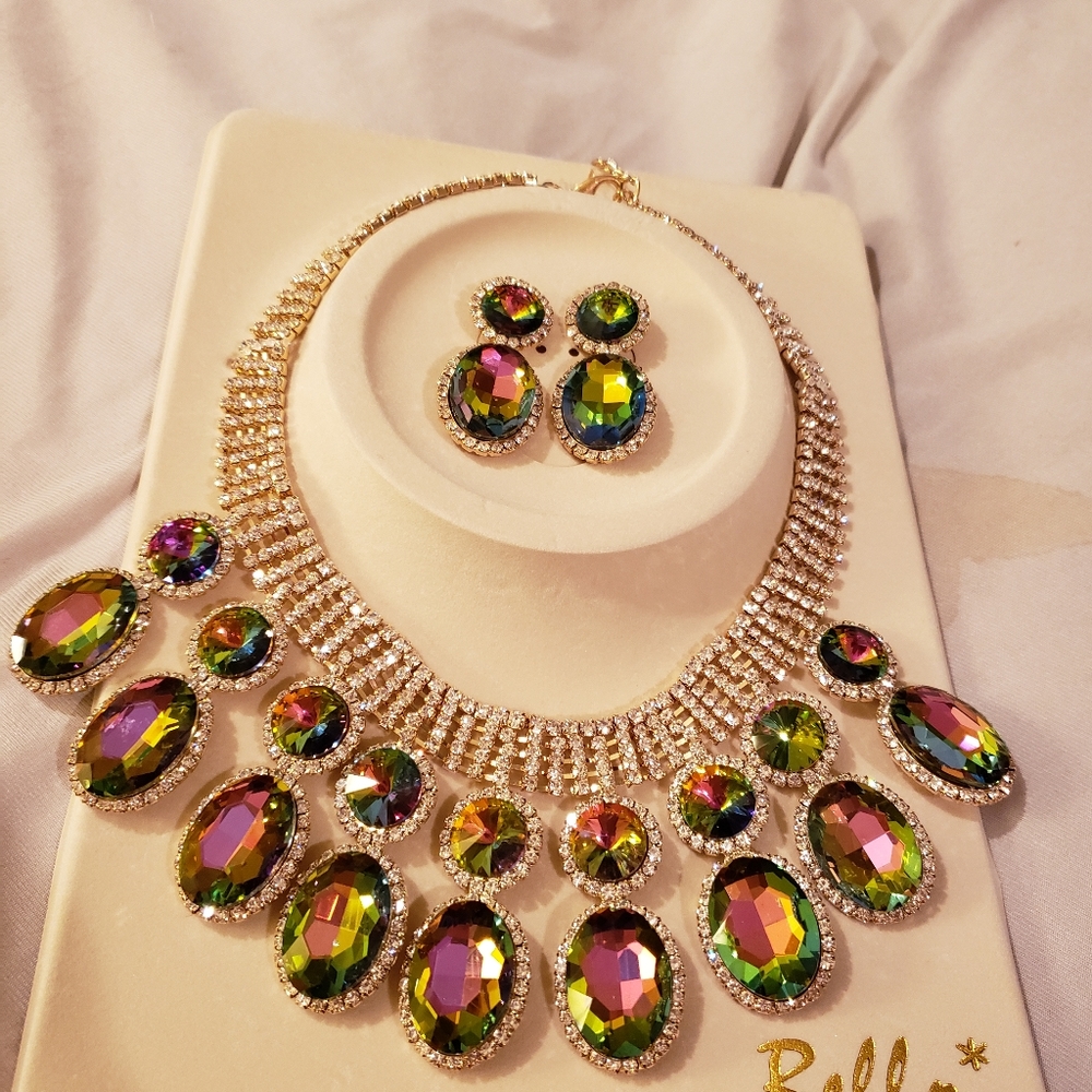 Stunning A/B Clear Rhinestone Necklace Earring Set